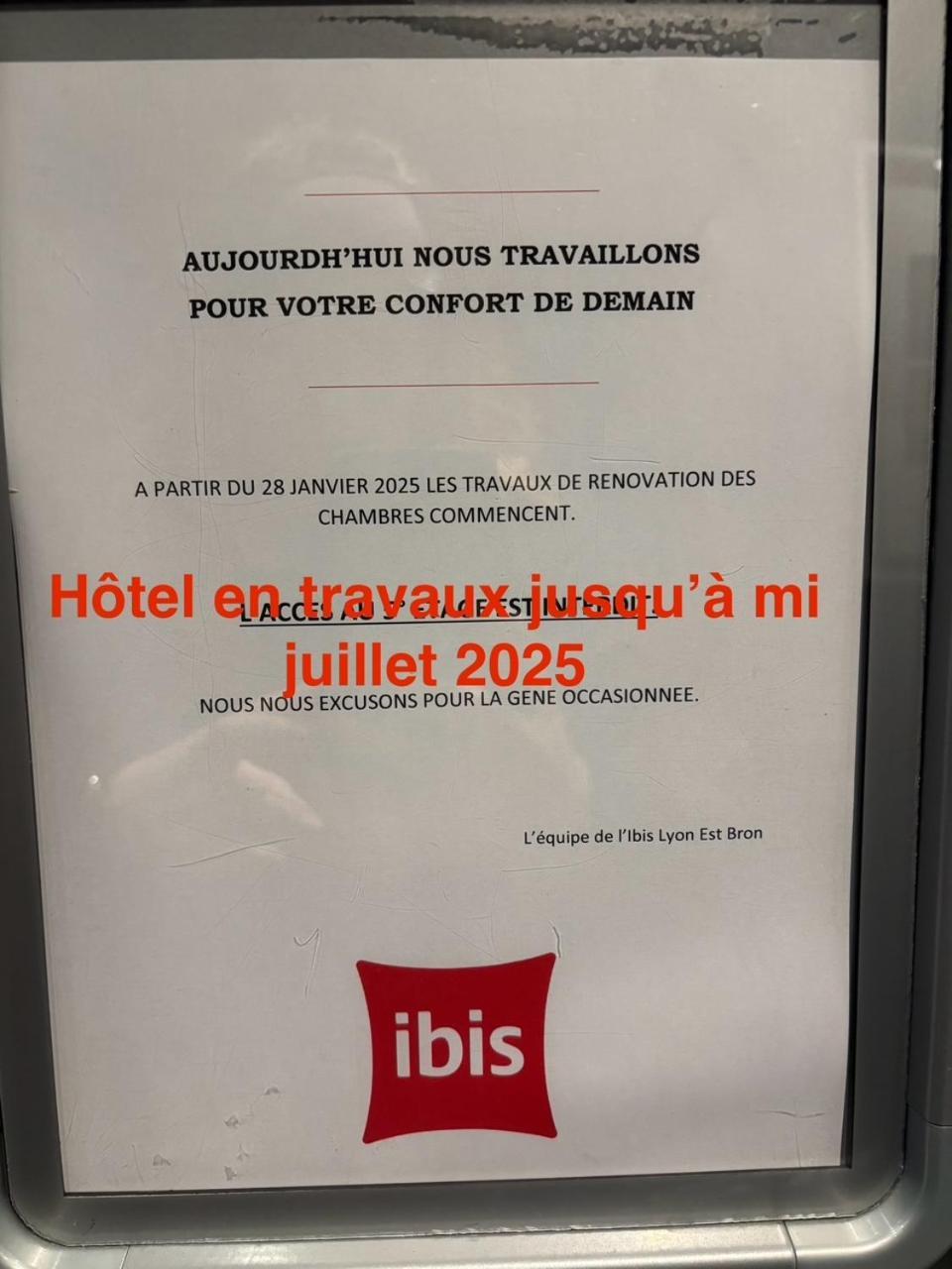 Готель Ibis Lyon Est Брон Екстер'єр фото