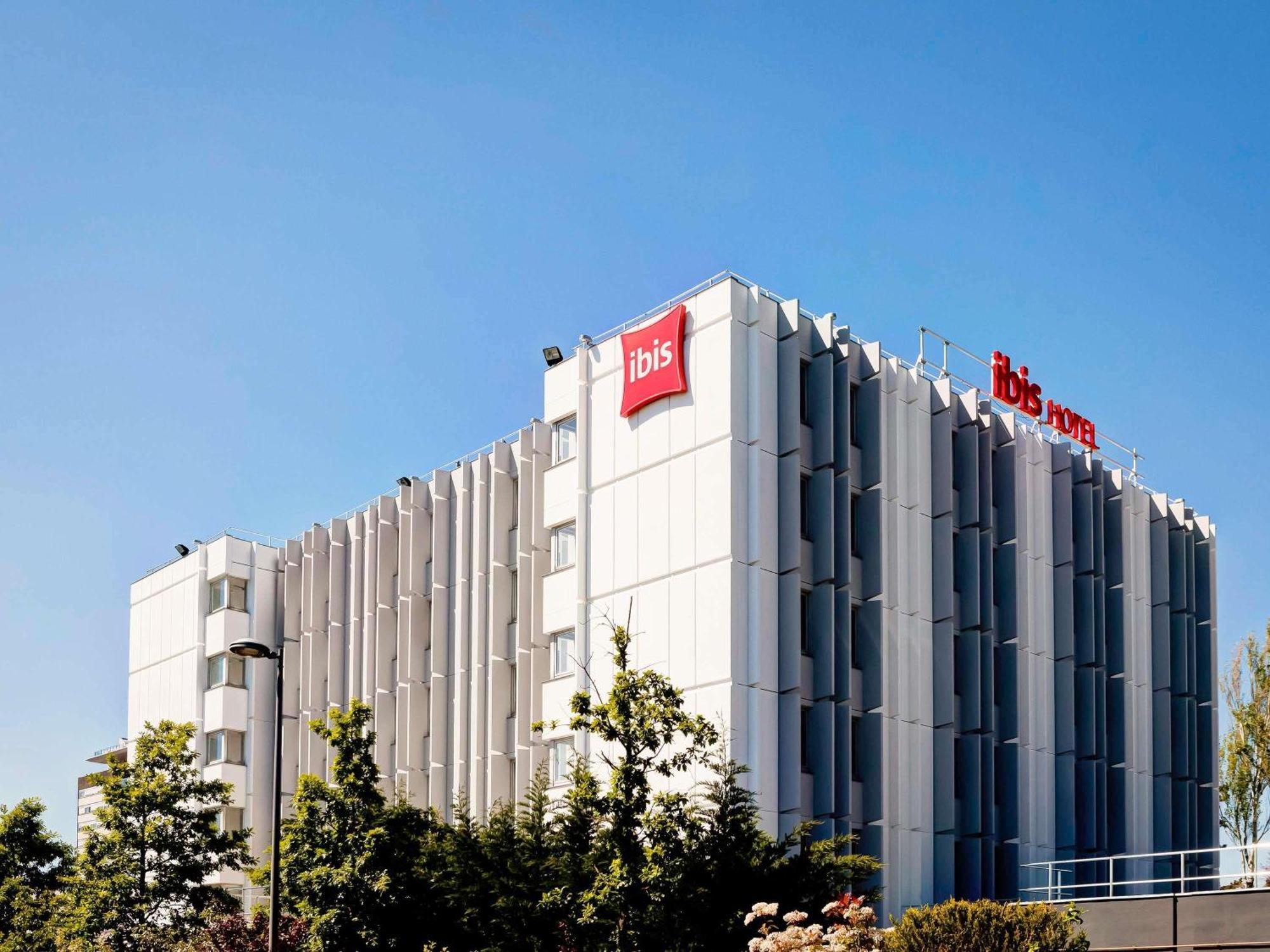 Готель Ibis Lyon Est Брон Екстер'єр фото
